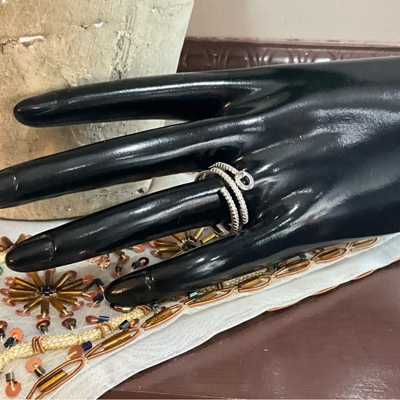 Jewelry - Elegant Silver Ring with Crystal Accent 9